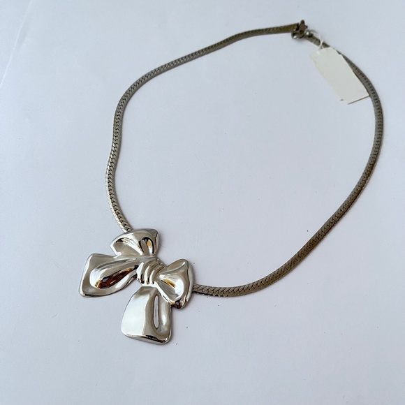 VTG Bow Tie Necklace Herringbone Chain Silver Toned Large Statement - Picture 1 of 3